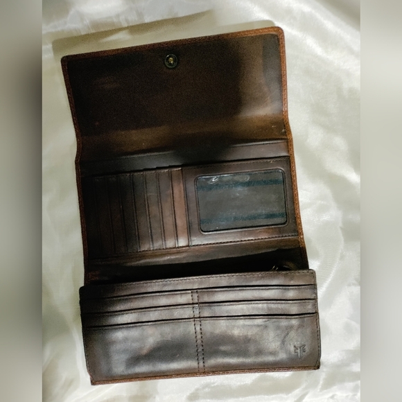 Frye warm chocolate brown leather zippered pocket card slots wallet - Picture 4 of 7